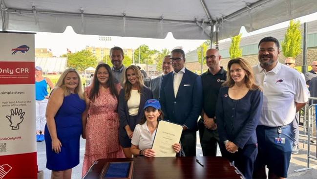 Gov. Hochul signs Desha’s Law to boost cardiac emergency response in NY schools