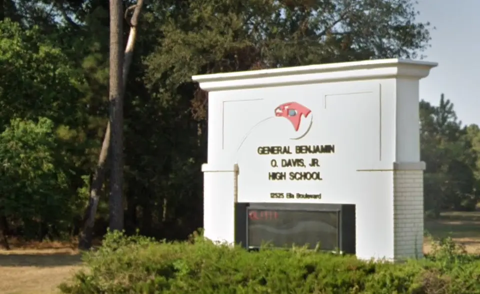 Davis High School student dies after medical emergency in gym class, Aldine ISD says